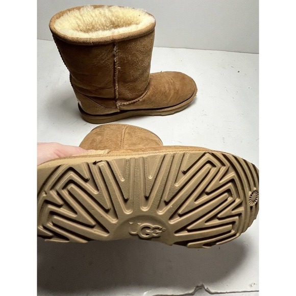 Ugg Classic Short Winter Boots Chestnut Suede Size 5 Preteen Youth Kids - Picture 7 of 9